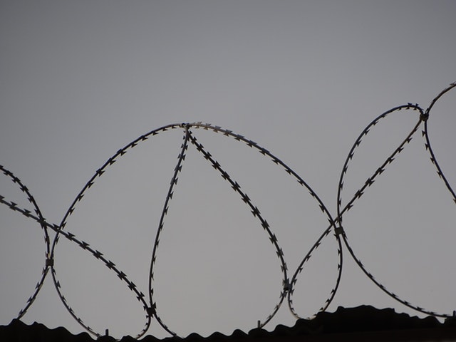 barbed-wire-black-and-white-black-and-white-690800.jpg